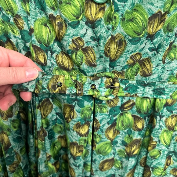 Vintage green floral dress with belt - Picture 3 of 8